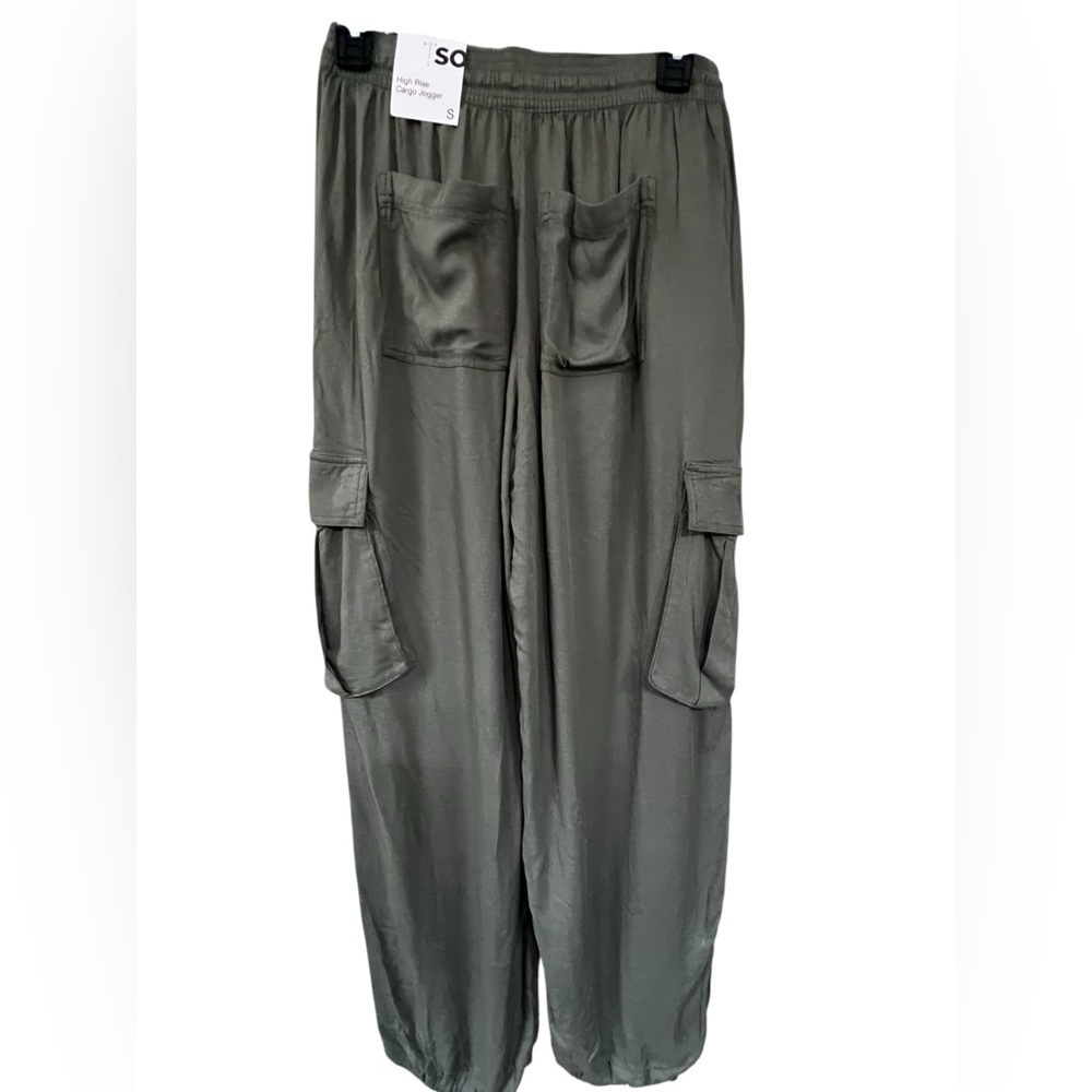 SO Woman’s Khaki Cargo Pants - Picture 2 of 4